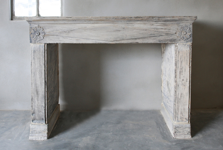 französischer Kalksteinkamin