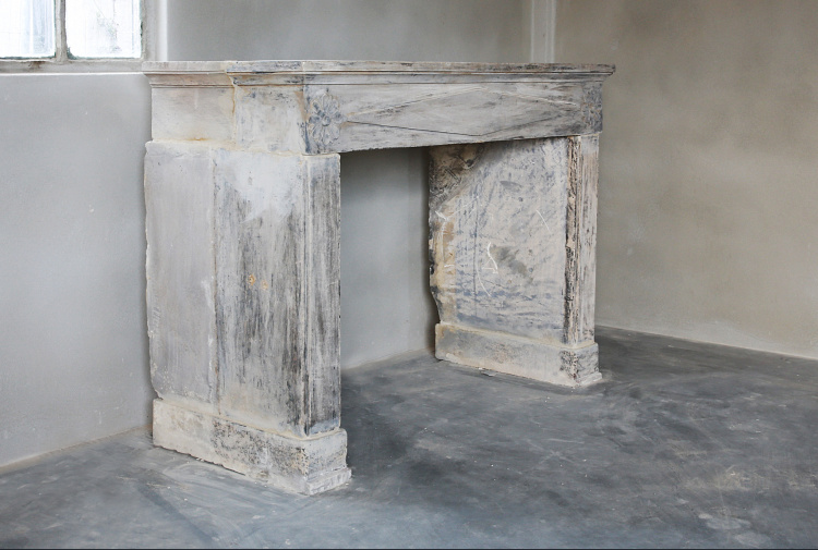 französischer Kalksteinkamin