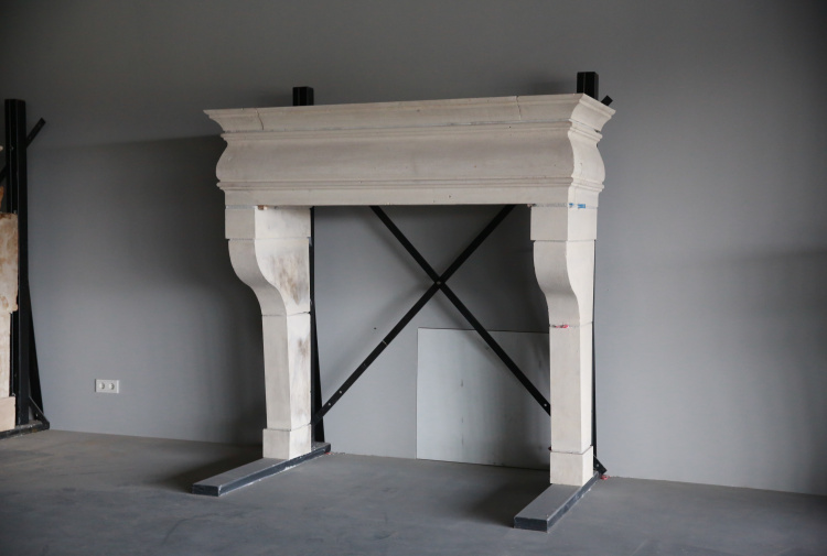 Antiker Schlosskamin