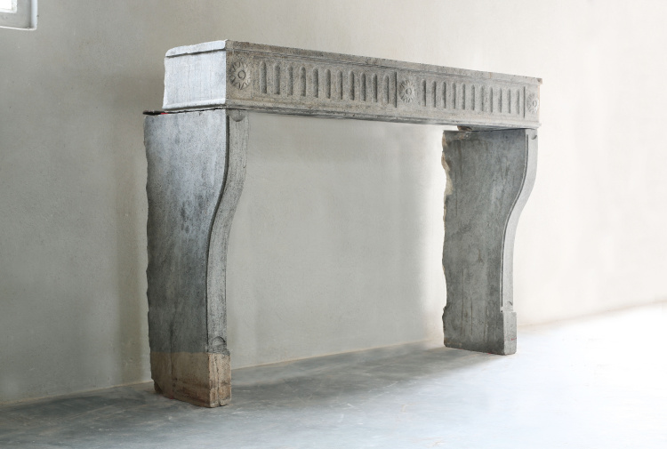 Antiker Kamin